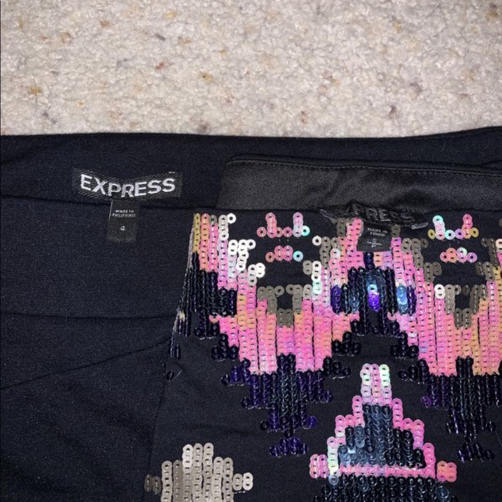 Express mini-skirts